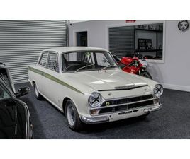 1966 FORD CORTINA BLANC MANUEL, 4 VITESSES CONDUITE À DRO...