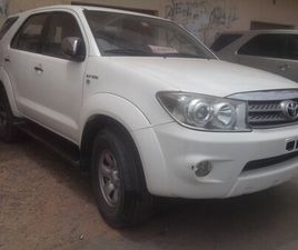 TOYOTA FORTUNER 2011 DAKAR