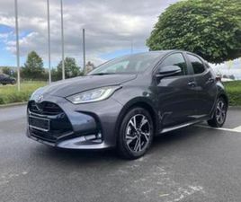 TOYOTA YARIS ② TOYOTA YARIS ICONIC — TOYOTA — 2EMEMAIN