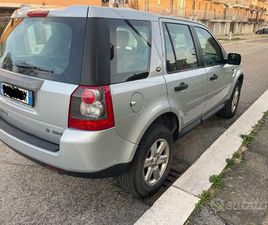 TAVOLO DA PRANZO E SEDIE.