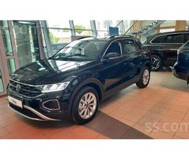 VOLKSWAGEN T-ROC, CENA 26 301 €. PĀRDOD VW T-ROC LIFE 30Y AR JAUDĪGU LIGZDA MELNA ASSIST” - ATZVELTNE - SLUDINĀJUMI