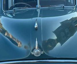 MORRIS MINOR MORRIS MINOR SPLIT SCREEN SERIES LL 1956 4 DOOR SALOON GREY RED SEATS & TRIM