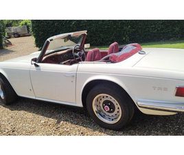 TRIUMPH TR6 1971 TRIUMPH TR6 BLANC MANUEL, 5 VITESSES CONDUITE À DROI...