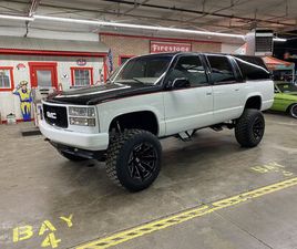 1999 GMC SUBURBAN 4WD