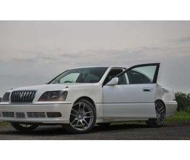 TOYOTA CROWN 2002 TOYOTA CROWN BLANC AUTOMATIQUE, 5 VITESSES CONDUITE...