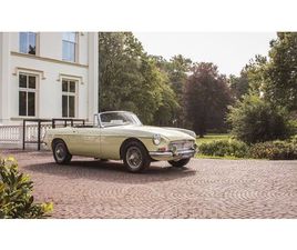 MG MGB FULLY RESTORED PRIMROSE YELLOW 1967 MGB ROADSTER A VENDRE