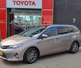 TOYOTA AURIS TOURING SPORTS TOYOTA AURIS TOURING SPORTS - 1.8 HYBRID LEASE NAVI STOELVERWARMING PANORAMADAK PARK-SENSOREN TREKHAAK CAMERA CRUISE PRI