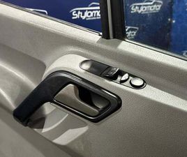 MERCEDES-BENZ SPRINTER INDUSTRIAL MANUAL DE 4 PUERTAS