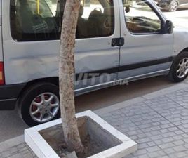 VOITURE PROPRE PEINTURE NEUVE MOTEUR