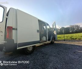 VAN AMÉNAGÉ ISOLÉ – LIT DOUBLE, CUISINE INTÉRIEURE/EXTÉRIEURE, PRÊT À PARTIR