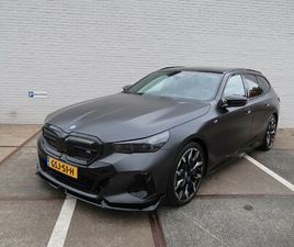 BMW I5 TOURING (G61) M60 601PK XDRIVE AUTOMAAT I INDIVIDUAL I PANORAMADAK I BOWERS & WILKINS I HUD I 21 INCH I M SPORTPAKKET PRO I ELEK. WEGKL. TREKHAAK I LED I
