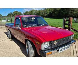 1982 TOYOTA HILUX ROUGE MANUEL, 5 VITESSES CONDUITE À DRO...