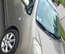 TOYOTA PRIUS VEND TOYOTA BOÎTE AUTOMATIQUE