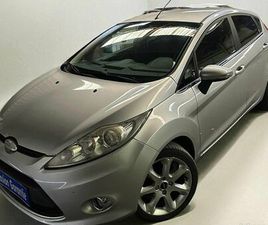 FORD FIESTA GHIA / 1.4 TDCI 70 CV / CARNET D'ENTRETIENT COMPLET / RÉGULATEUR DE VITESSES / RADAR DE RECUL / JANTES / CLIM / ETC ...