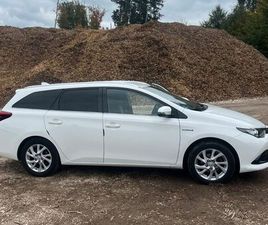 TOYOTA AURIS TOURING SPORTS TOYOTA AURIS TOURING SPORTS TOURING S. HYBRID 1,8-L...