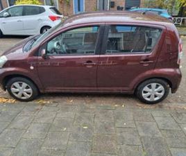 DAIHATSU SIRION DAIHATSU SIRION 1.0 51KW 2009 ROOD — DAIHATSU — MARKTPLAATS