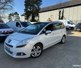 PEUGEOT 5008 PEUGEOT 5008 1.6 HDI115 ALLURE 7PLACES AFFICHAGE TÊTE HAUTE TOIT PANORAMIQUE SANS ADBLUE D'ORIGINE DISTRIBUTION RÉCENTE AUCUN FRAIS A PRÉVOIR GARANTIE POSSIBLE