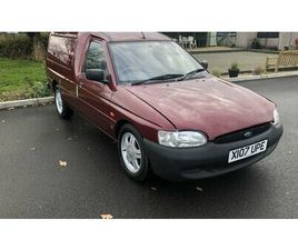 FORD ESCORT 2000 FORD ESCORT ROUGE FONCÉ MANUEL, 5 VITESSES CONDUITE...
