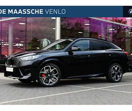 BMW IX2 BMW IX2 - EDRIVE20 M SPORT / PANORAMADAK / TREKHAAK / SPORTSTOELEN / COMFORT ACCESS / M ADAPTIEF OND