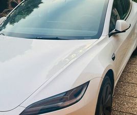 TESLA MODEL 3 VOITURE MODÈLE 3 TESLA + BARRE DE TOIT
