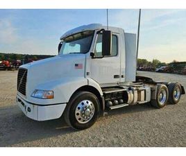 VOLVO VNM 2015 VOLVO DAY CAB SEMI