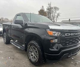 CHEVROLET SILVERADO 1500 USED 2024 CHEVROLET SILVERADO 1500 WORK TRUCK / 4WD / XLINE BOX LINER / TRI FOLD HARD TOP TONNEAU COVER / SHORT BOX REG CAB / LOW KMS!