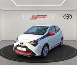 TOYOTA AYGO X-PLAY BLACK N WHITE