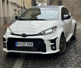TOYOTA YARIS 1.6 VVT-I GR VIP 4WD CIRCUITPAK.HARMANKARDON.VEZETETTSZERVÍZKÖNY(TOYOTÁNÁL)BALESETMENTESGYÁRIÁLLAPOT