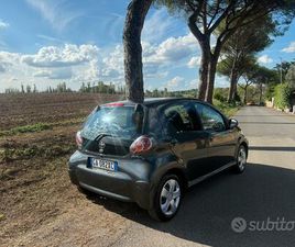 TOYOTA PORTE TOYOTA AYGO