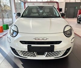 600 (2023-->) 600 HYBRID 100 CV DCT MHEV LA PRIMA