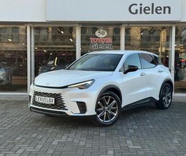 LEXUS LBX LEXUS LBX - 1.5 HYBRID ELEGANT | LEER, PRIVACY GLASS, STOEL + STUURVERWARMING, DODEHOEKHERKENNING, PAR