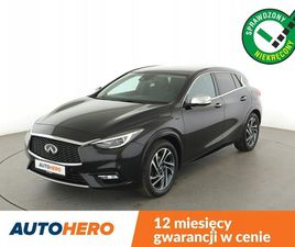 INFINITI Q30 LUXE AUTOMAT PANORAMA KAMERA360 NAVI