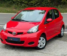 TOYOTA AYGO ② TOYOTA AYGO 1.0 ESSENCE 2010 AIRCO/ JANTE/93000KM — TOYOTA — 2EMEMAIN