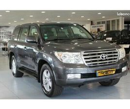 LAND CRUISER 4.5 D-4D V8 286CH VDJ 200 - 7 PLACES - ENTRETIEN TOYOTA - ATTELAGE - TOIT OUVRANT - SIÈGES CHAUFFANTS AV/AR - 199 000KM