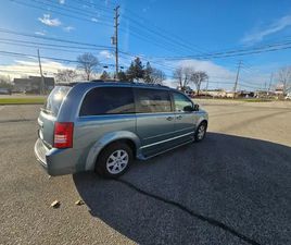 2009 CHRYSLER TOWN AND COUNTRY