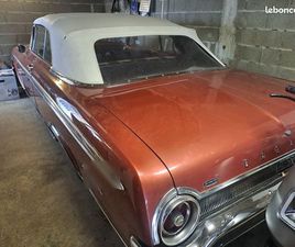 VOITURE FORD DÉCAPOTABLE