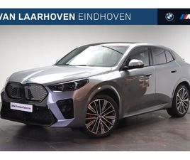 BMW IX2 EDRIVE20 HIGH EXECUTIVE M SPORT / PANORAMADAK / TREKHAAK / SPORTSTOELEN / M ADAPTIEF ONDERSTEL / ADAPTIEVE LED / PARKING ASSISTANT PLUS / HEAD-UP / STUU