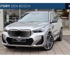 BMW IX1 EDRIVE20 BMW IX1 EDRIVE20 HIGH EXECUTIVE M SPORT / PANORAMADAK / TREKHAAK / SPORTSTOELEN / ADAPTIEF M ONDERSTEL / PARKING ASSISTANT PLUS / ADAPTIEVE LED / MEMORY SEATS