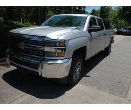 CHEVROLET CLASSIC 2015 CHEVROLET 2500HD DURAMAX DIESEL, CREW, 26,000 MILES, 4WD, SILVER