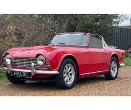TRIUMPH TR4 1965 TRIUMPH TR4 ROUGE MANUEL, 4 VITESSES CONDUITE À DROI...