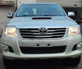 TOYOTA HILUX AUTOMATIK 2015 4 DOORS