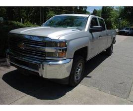 2015 CHEVROLET 2500HD DURAMAX DIESEL, CREW, 26,000 MILES, 4WD, SILVER
