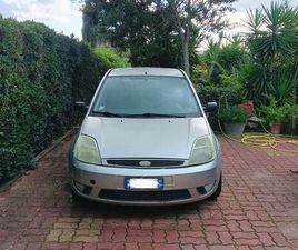 FORD FIESTA CON CARRELLO