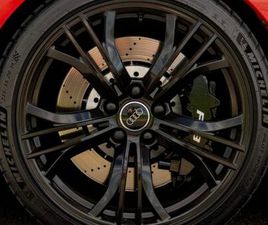 AUDI R8 SPYDER AUDI R8 SPYDER 5.2 FSI QUATTRO BLACK ROT LIEBHABER