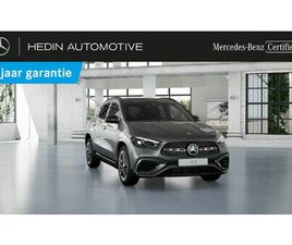 MERCEDES GLA 180 AMG LINE | PANORAMISCH DAK | HEAD-UP DISPLAY | 360° PARKEERPAKKET | MEMORY ZETELS | SMARTPHONE INTREGRATIE | WIDESCREEN | VERWARMDE ZETELS |