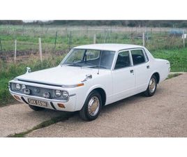 TOYOTA CROWN 1971 TOYOTA CROWN BLANC MANUEL, 4 VITESSES CONDUITE À DRO...