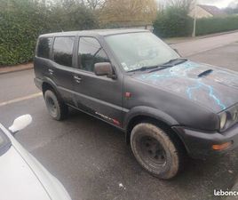 VEND 4*4 TERRANO 2 7PLACE