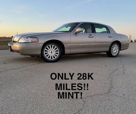 2003 LINCOLN TOWN CAR EXECUTIVE
