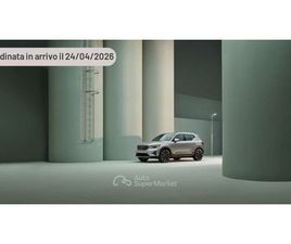 VOLVO XC40 B4 B4 AUTOMATICO ULTRA BLACK EDITION