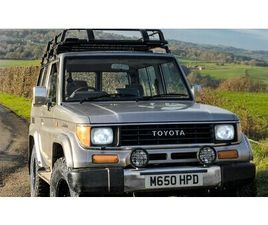 TOYOTA SÉRIE 70 1994 TOYOTA 70 SERIES ARGENT MANUEL, 5 VITESSES CONDUITE...